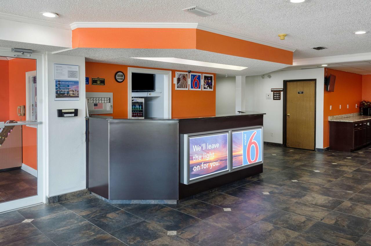 Motel 6-Mobile, Al Tillmans Corner Exterior photo