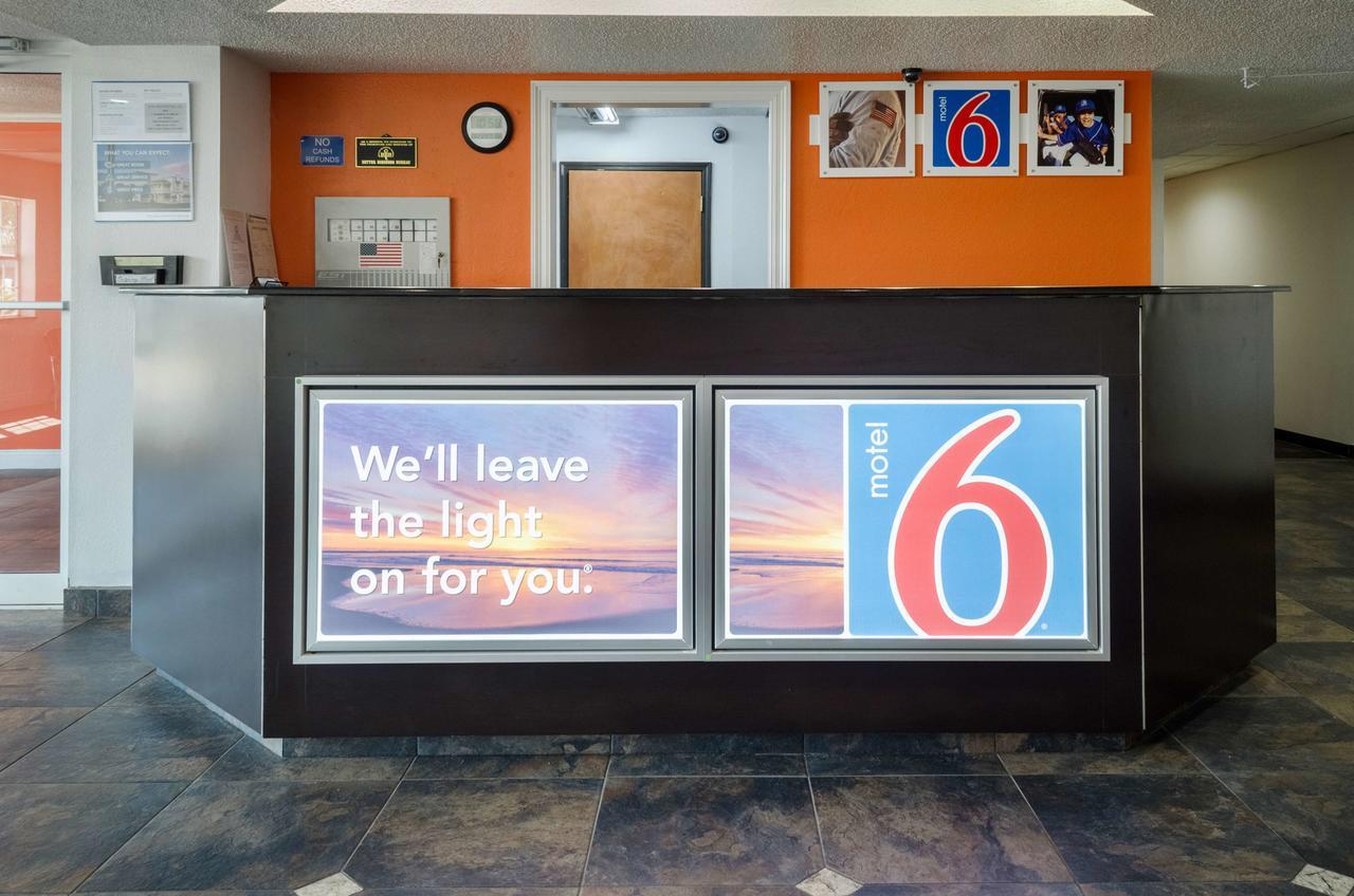 Motel 6-Mobile, Al Tillmans Corner Exterior photo